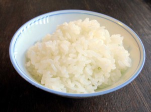 主食は米を食べる